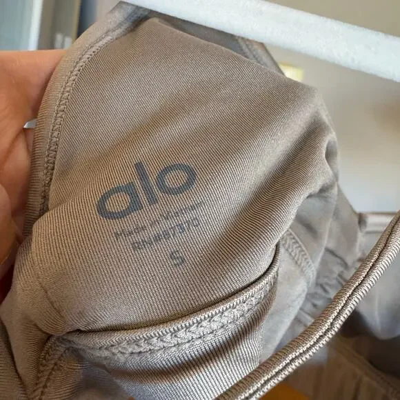 Alo Yoga Airlift Intrigue Bra Gravel Size S - Picture 4 of 8